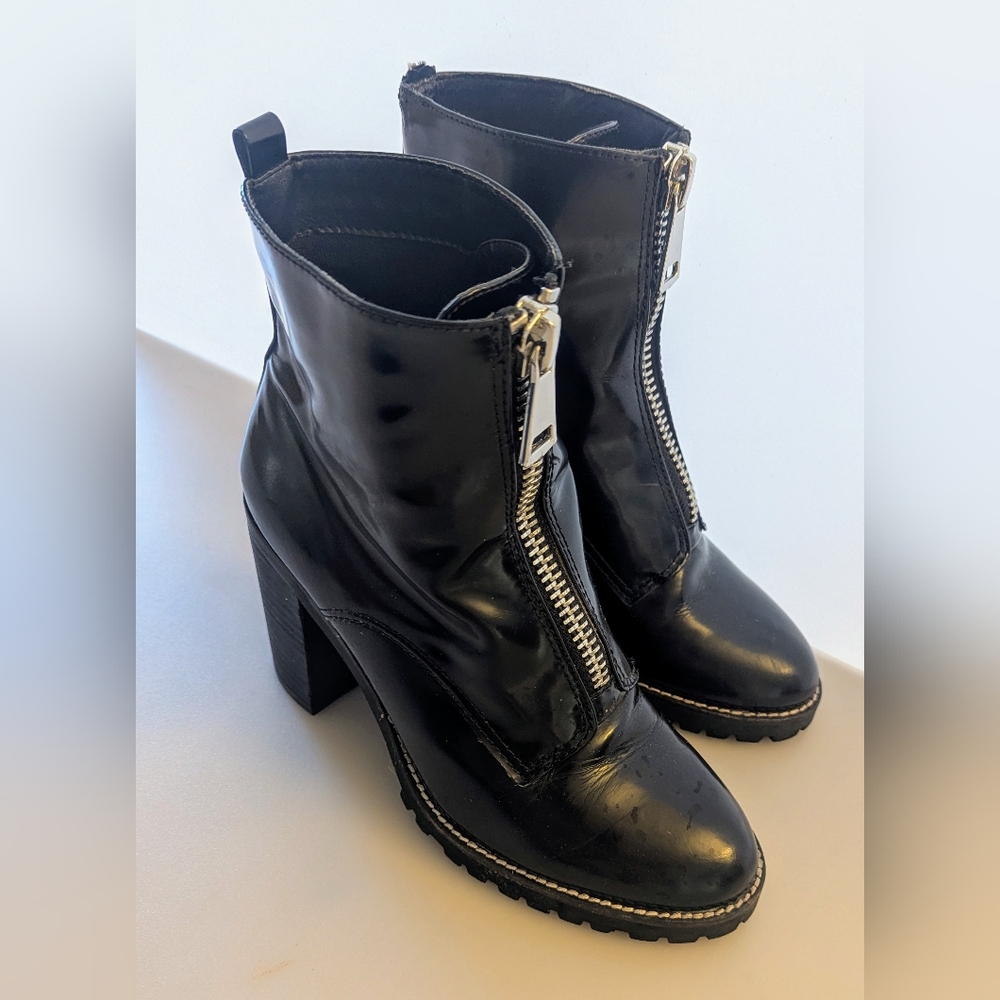 Chinese Laundry Women's Black Faux Patent Leather Zippered Booties. Size 7.5